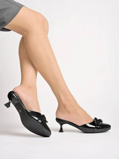 Pointed Toe and Chain Detailed Black Pumps For Women & Girls