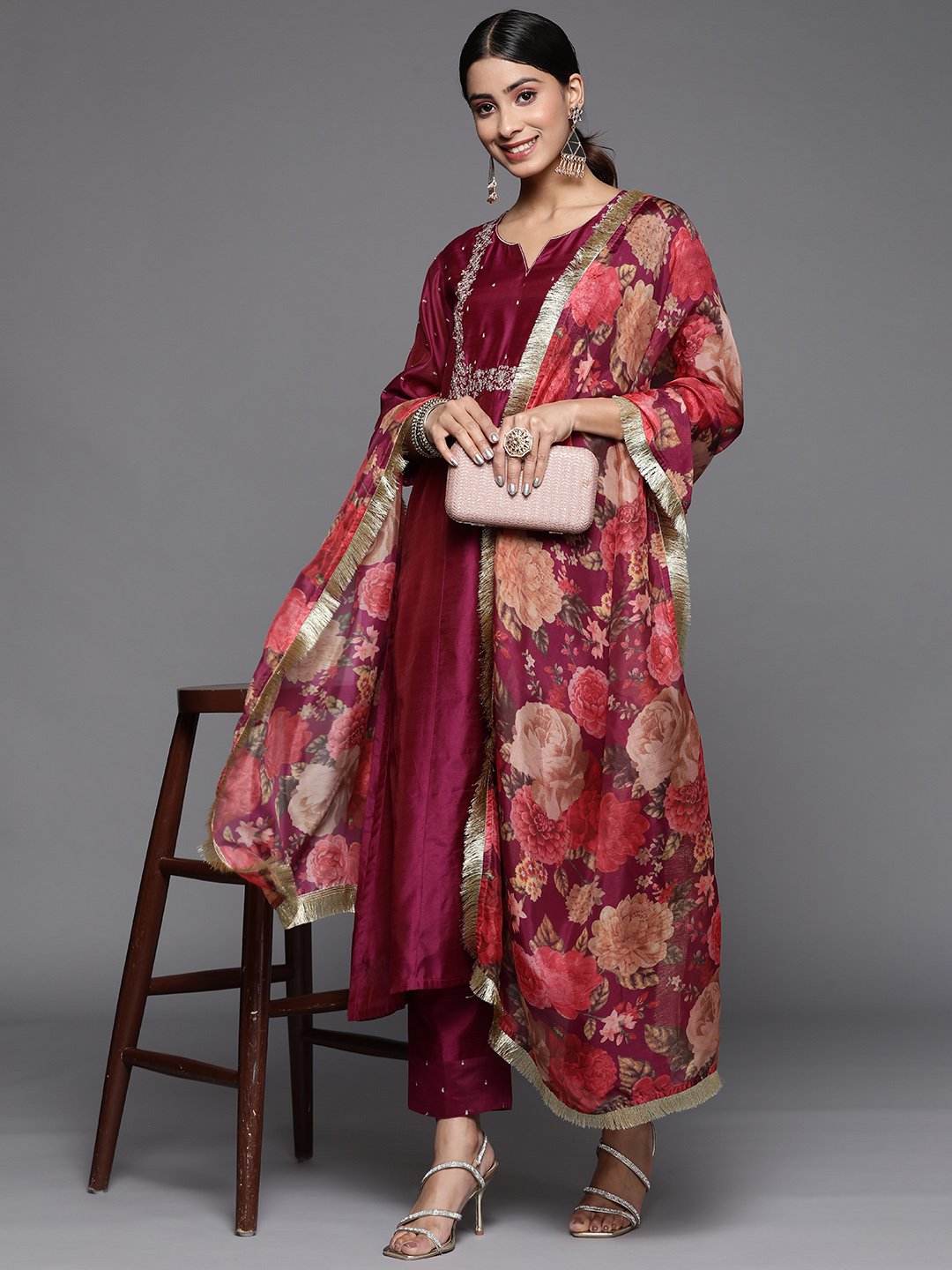 Women Purple Kurta With Round Neck With The Solid Bottom And Printed Dupatta