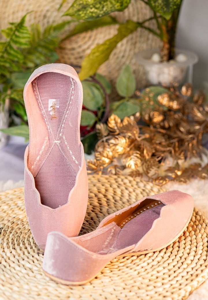 Women Pink Velvet Plain Mojari