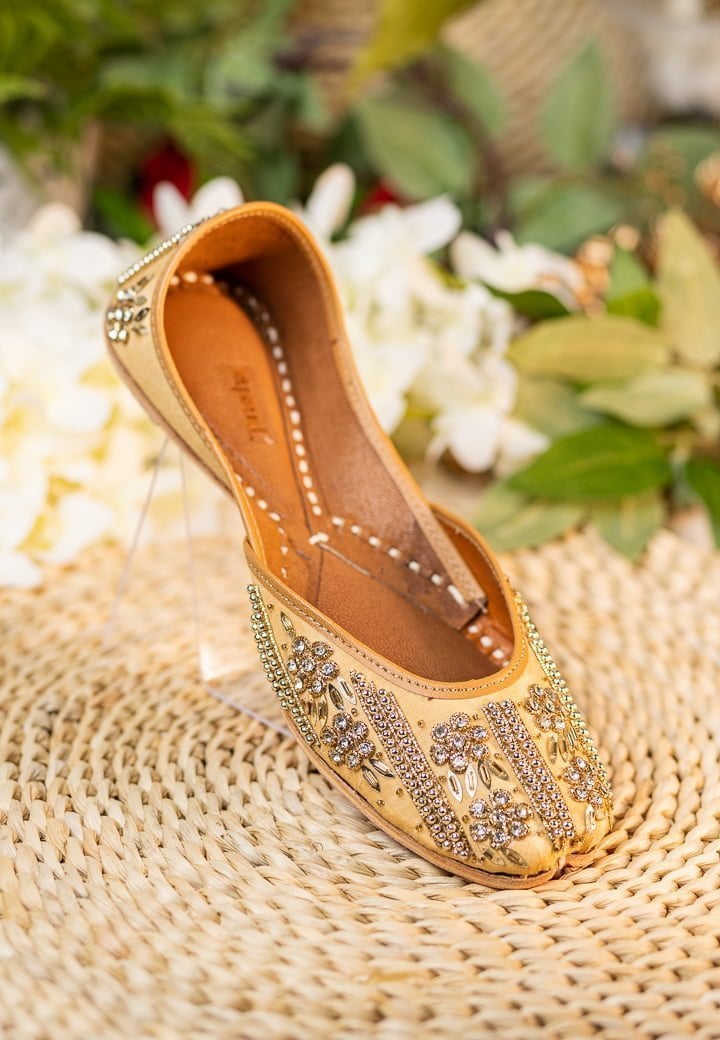 Women Golden Embellished Mojaris