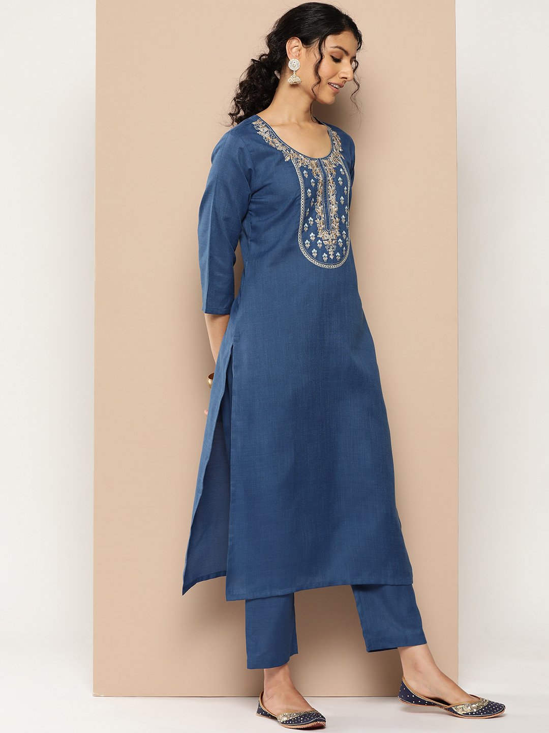 Women Embroidered Yoke Straight Kurta Paired With Tonal Bottom And Printed Bhagalpuri Dupatta