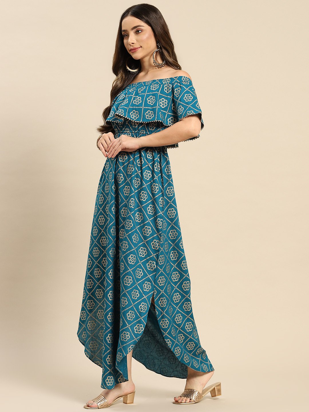 Off shoulder Flare yoke and U hem maxi dress