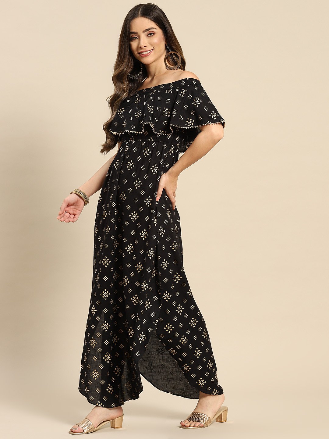 Off shoulder Flare yoke and U hem maxi dress