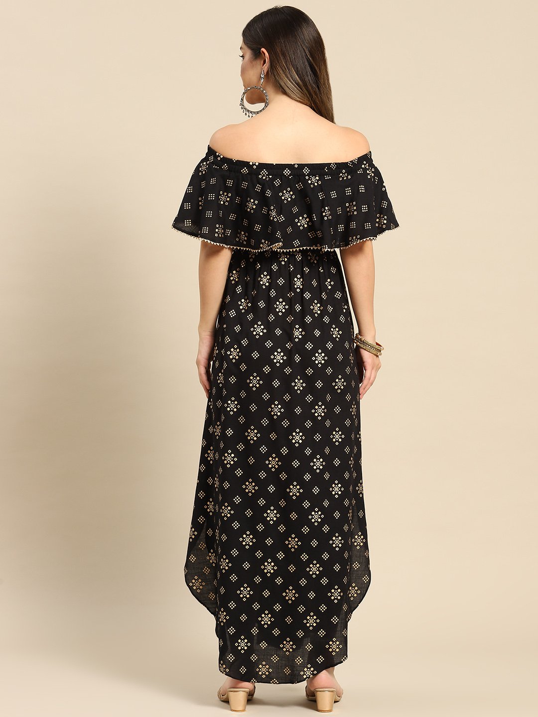 Off shoulder Flare yoke and U hem maxi dress