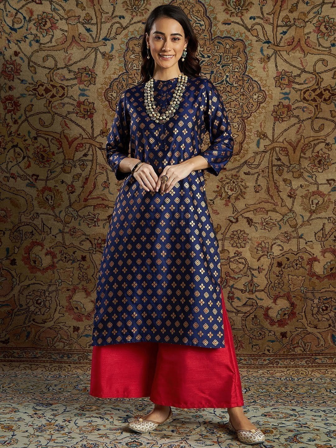 Women Navy Blue Floral Printed Kurta with Palazzo