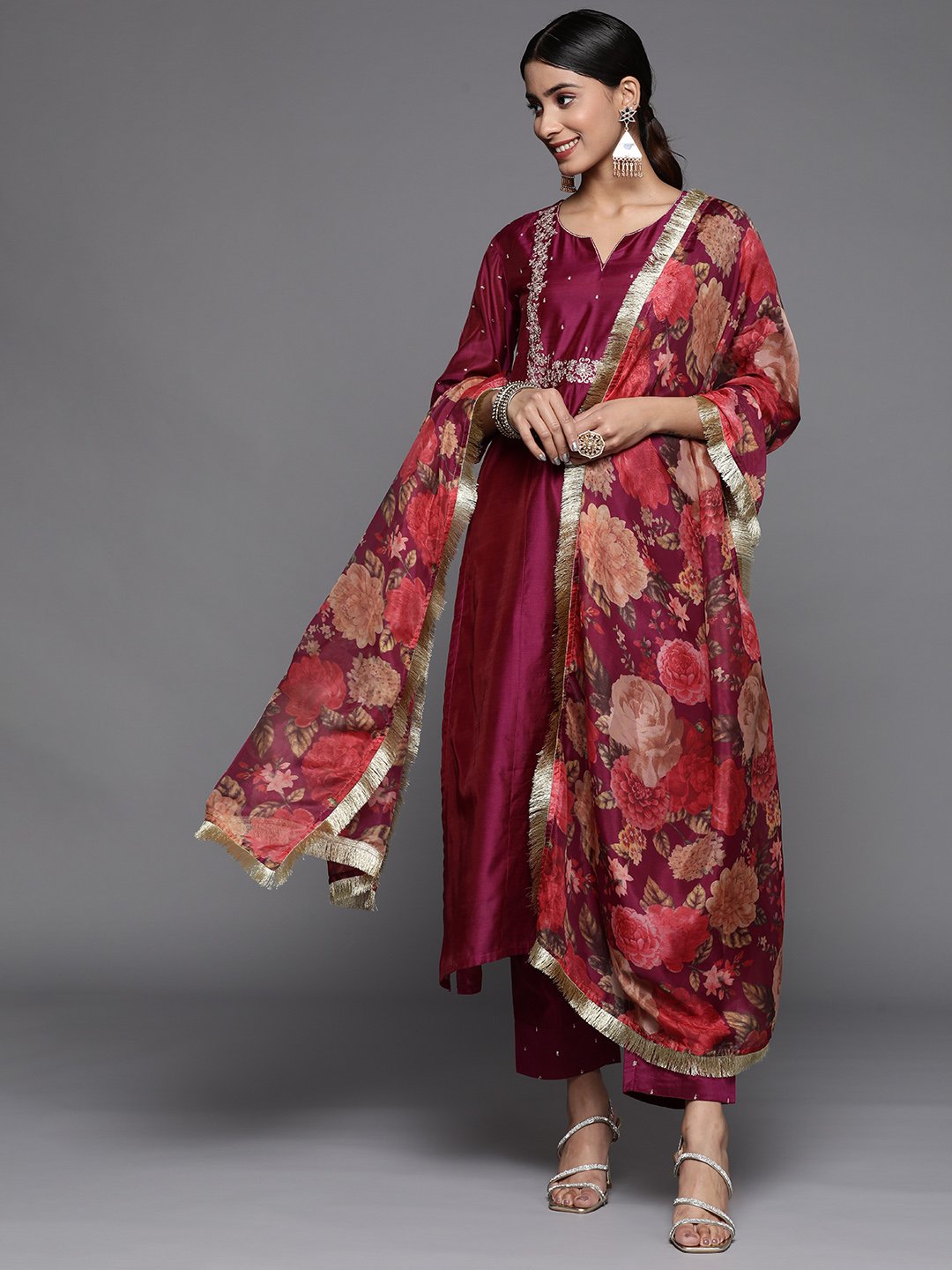 Women Purple Kurta With Round Neck With The Solid Bottom And Printed Dupatta