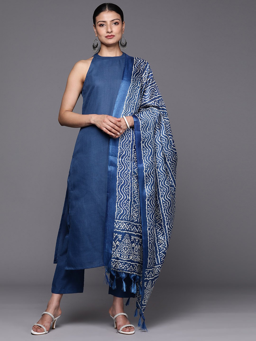 Women Blue Solid Kurta Set Paired With Printed Dupatta