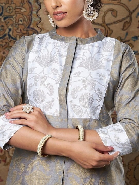 Women Grey Ethnic Motifs Printed Kurta with Trousers