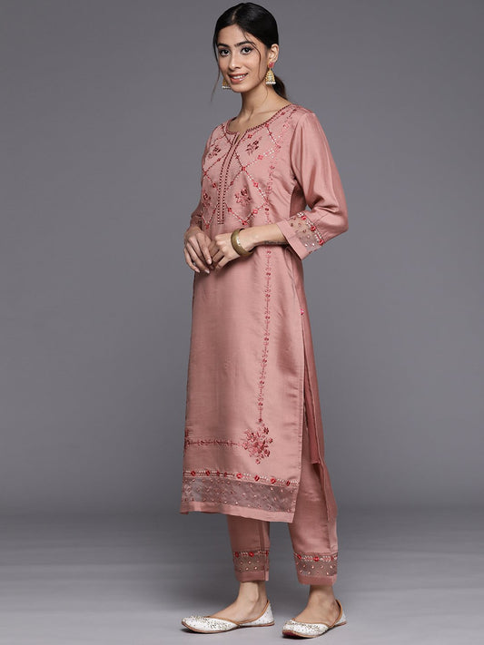 Women Mauve3/4Th Sleeve Embroidered Kurta Paired With Embroidered Hem Bottom And Embroidered Dupatta