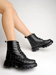 Stylish Black Boots For Women & Girls