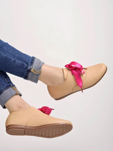 Shoetopia - حذاء رياضي أنيق كاجوال باللون البيج للنساء والفتيات