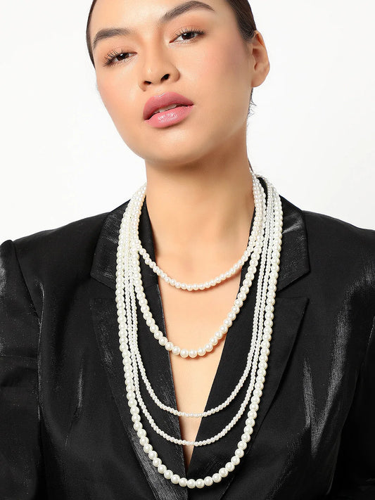 Trendy Pearls Party Necklace