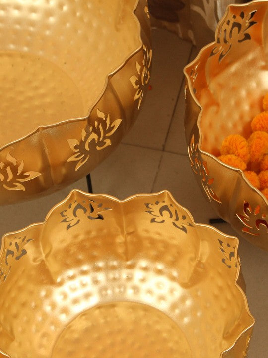 tied ribbons gold toned 11 pcs lotus urli decorative bowls with stand