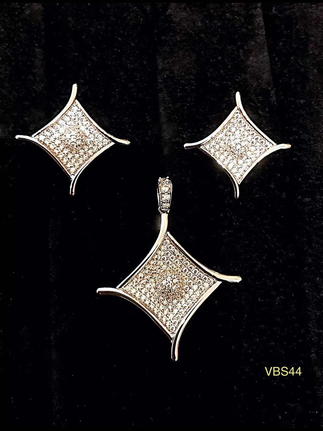 AD-Studded Jewellery Set - VBS44