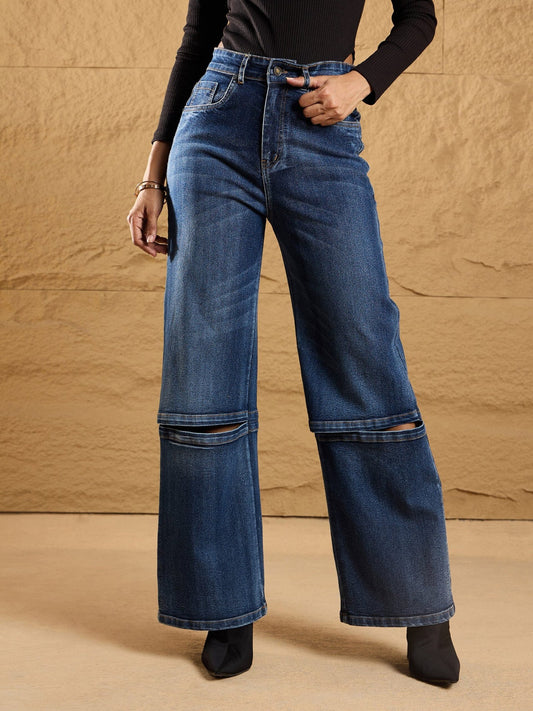 Women Blue Wash Knee Slit Straight Fit Jeans