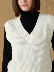 Women White Solid V-Neck Sweater Vest