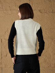 Women White Solid V-Neck Sweater Vest