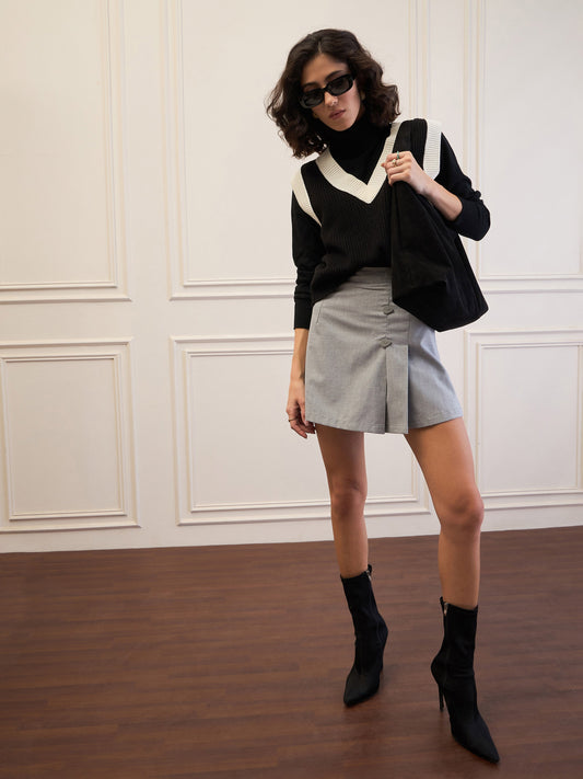 Women Black & White Solid V-Neck Sweater Vest