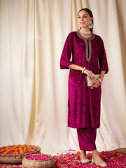 Women Fuchsia Velvet Straight Kurta