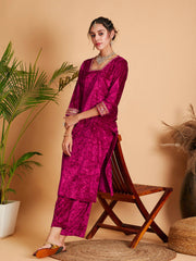 Women Fuchsia Velvet Straight Kurta