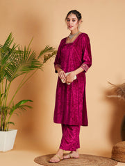 Women Fuchsia Velvet Straight Kurta