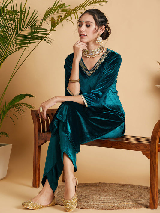 Women Green Velvet Zari Embroidered Pocket Straight Kurta