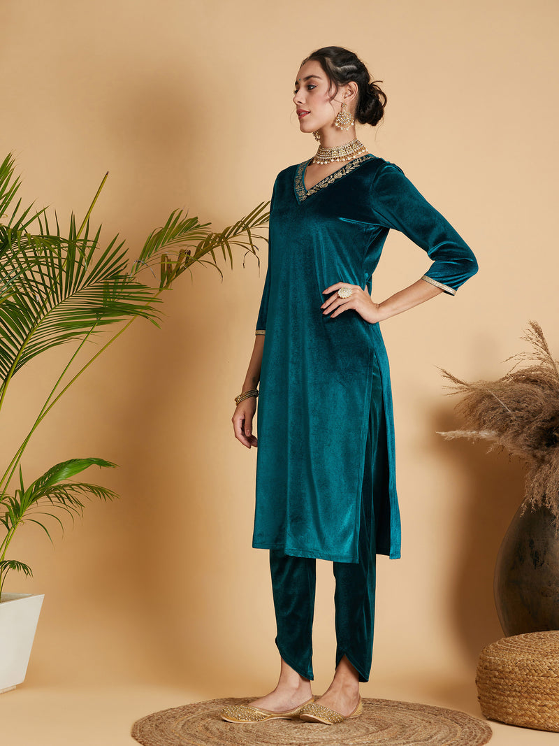 Women Green Velvet Zari Embroidered Pocket Straight Kurta