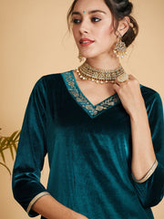 Women Green Velvet Zari Embroidered Pocket Straight Kurta