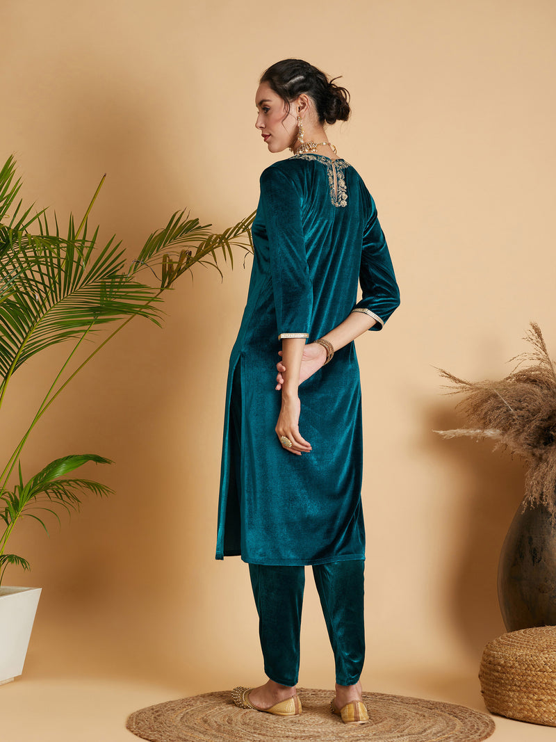 Women Green Velvet Zari Embroidered Pocket Straight Kurta