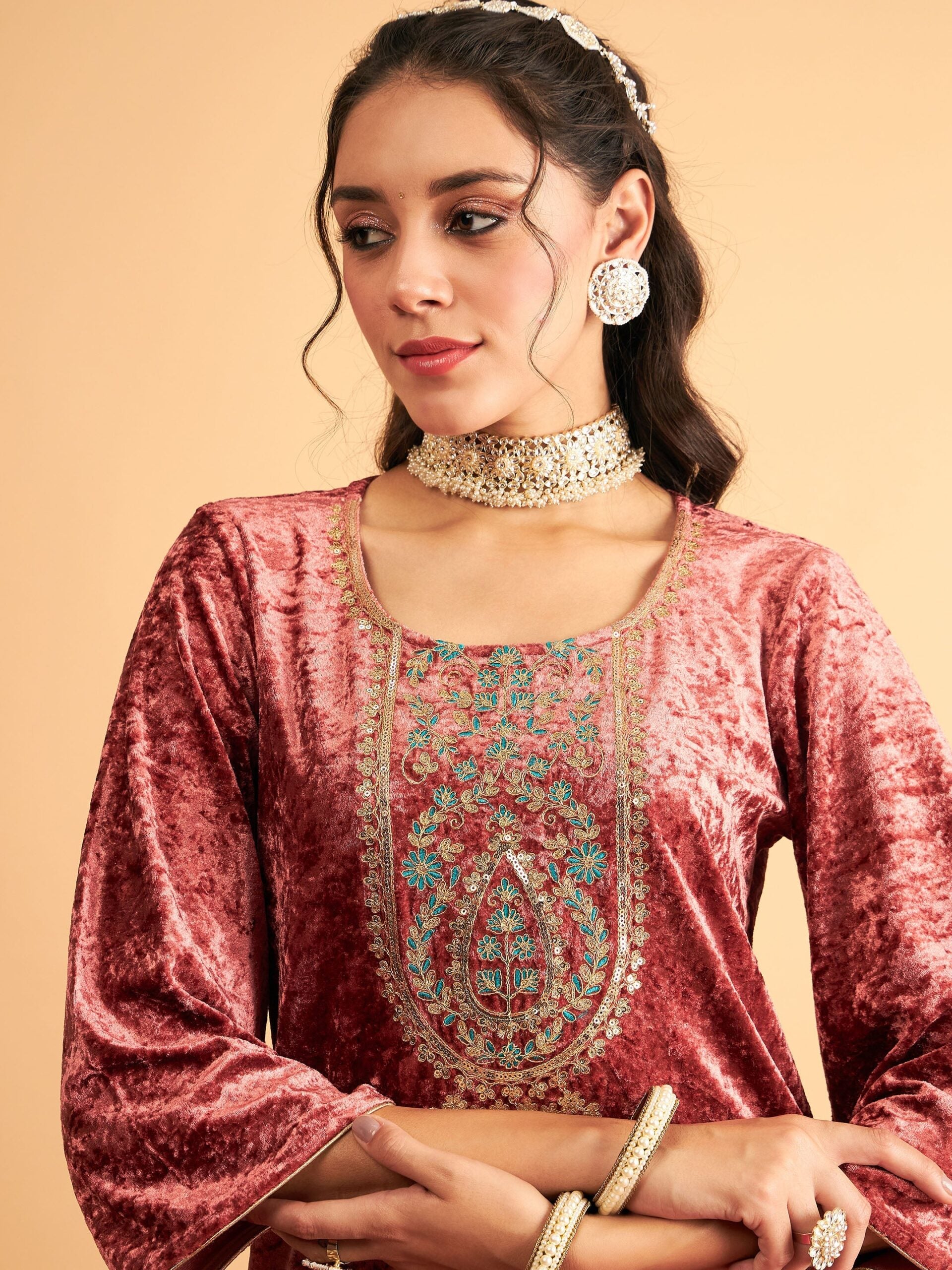 Women Pink Velvet Embroidered Straight Kurta