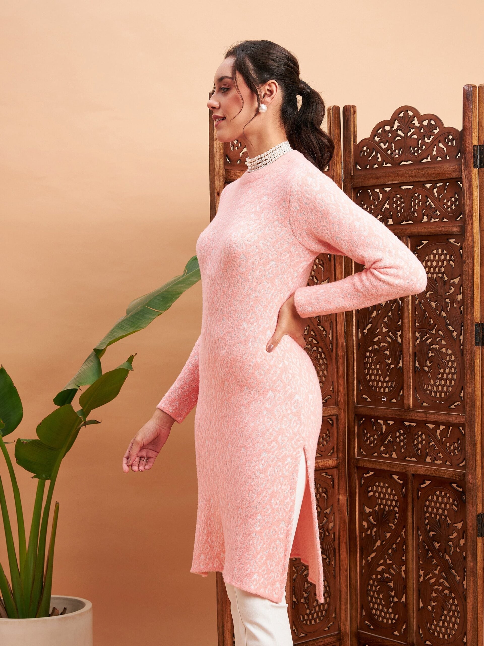 Women Pink & Off White Hair Wool Straight Kurta