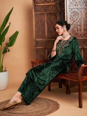 Women Emerald Velvet Embroidered Straight Kurta