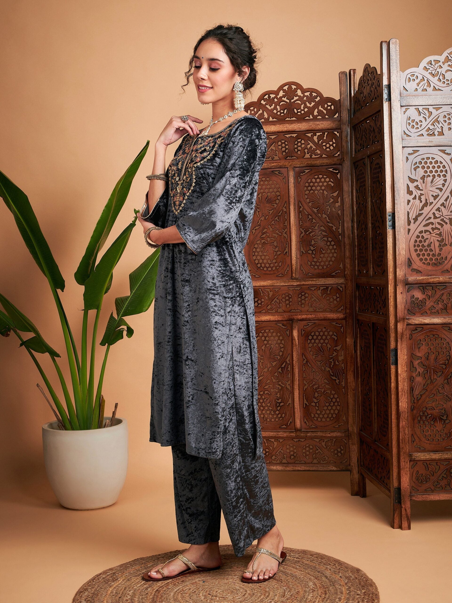 Women Grey Velvet Embroidered Straight Kurta