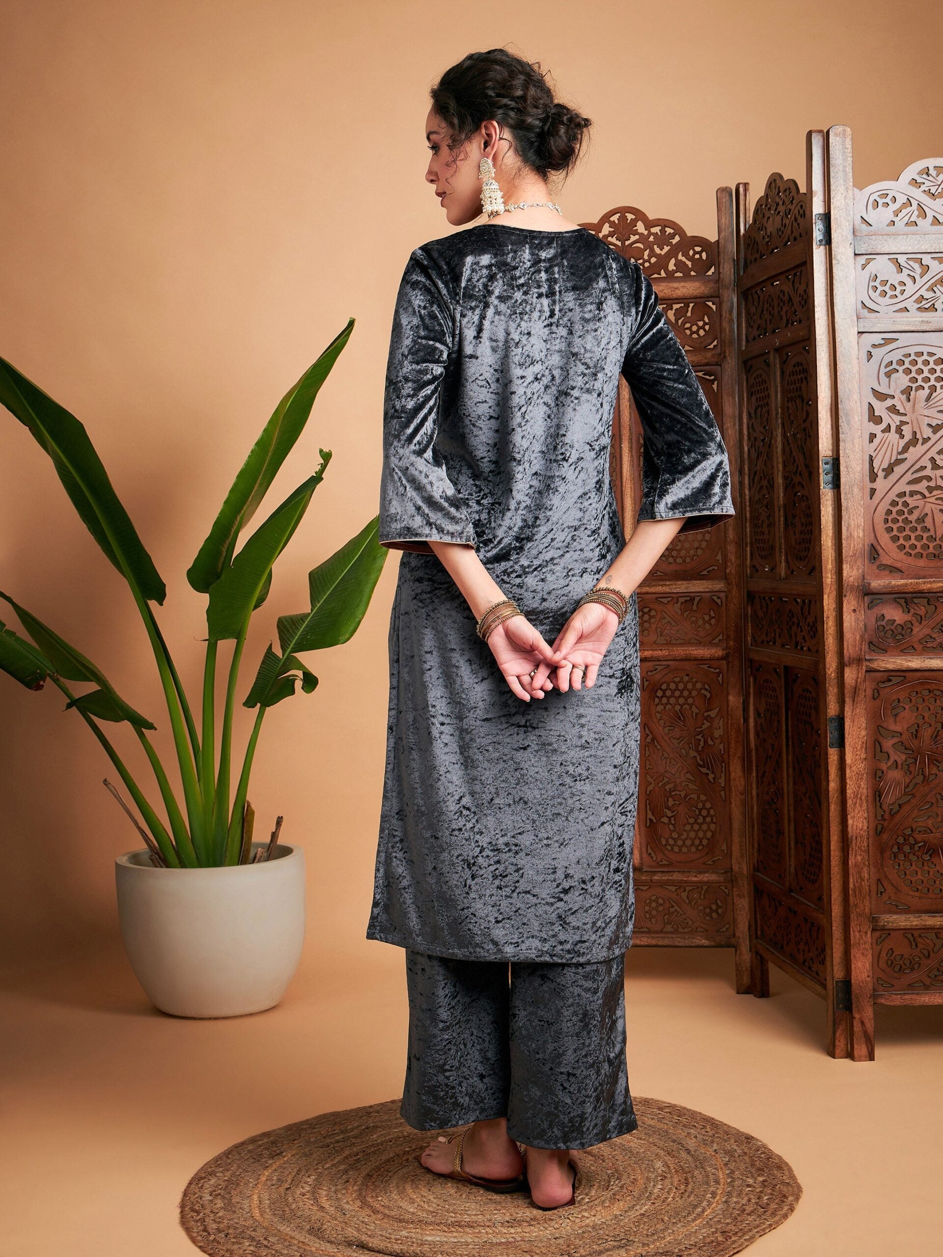 Women Grey Velvet Embroidered Straight Kurta