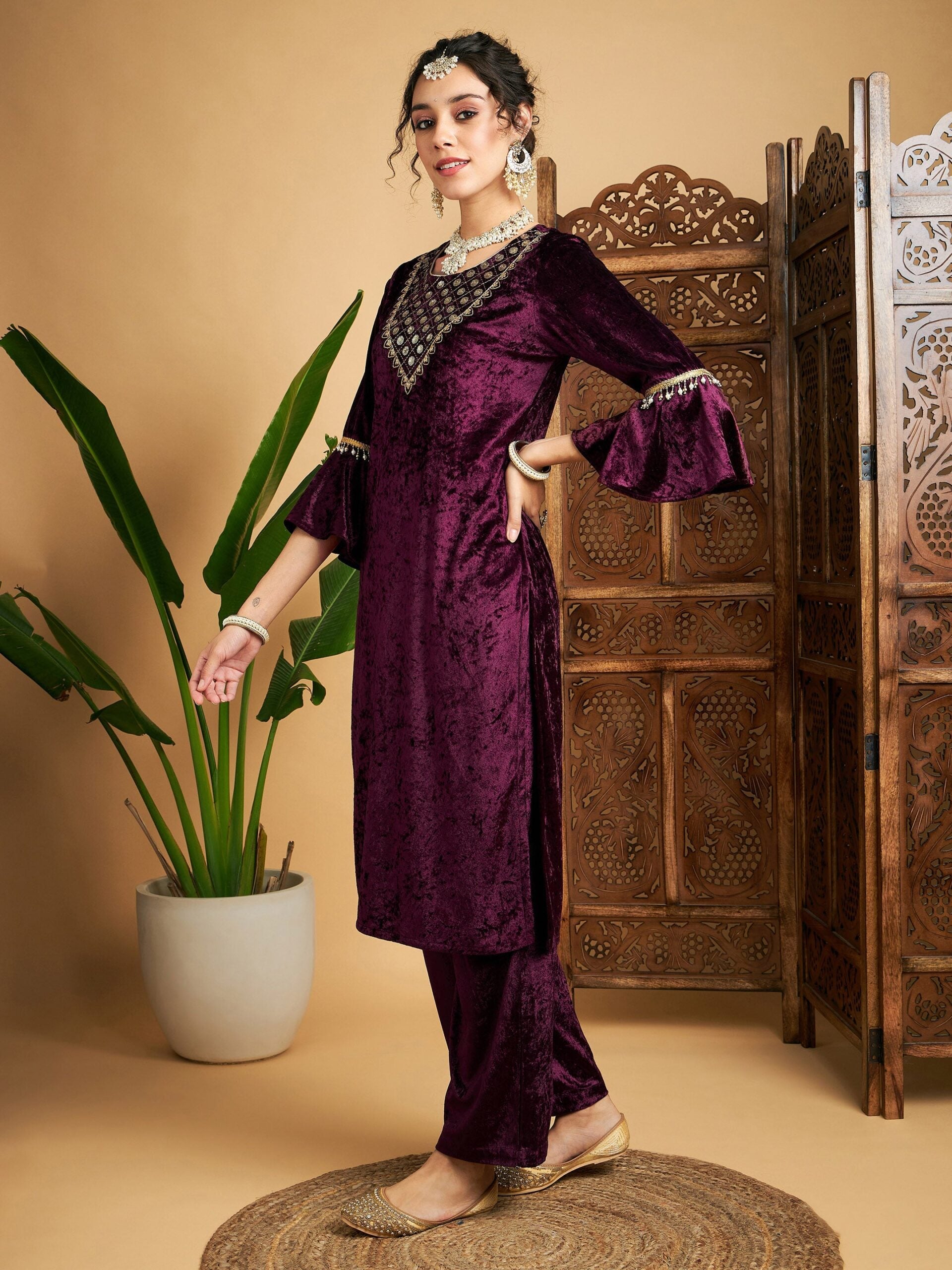 Women Purple Velvet Zari Embroidered Kurta