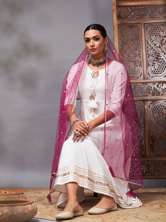 Women Off White Kurta Set With Burgundy Net Sequins Dupatta