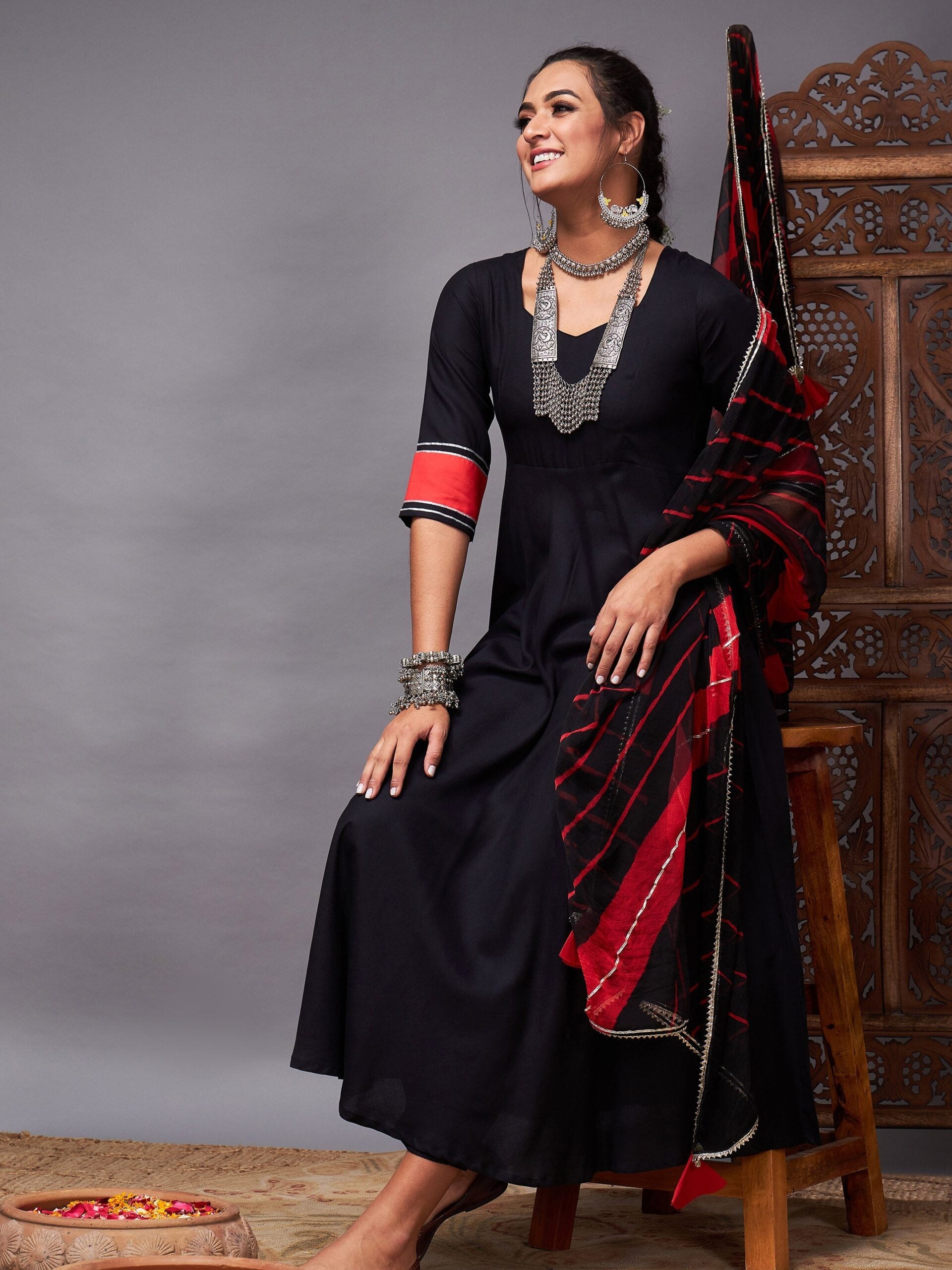 Women Black Kurta Set With Red Lehariya Dupatta