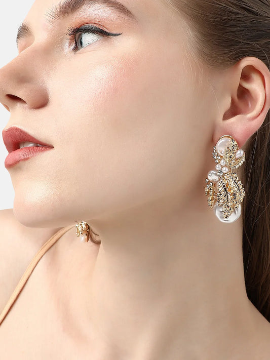 SOHI - Silver Plated Designer Stone Party Drop Earring