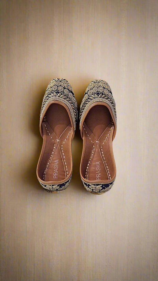 Women's blue and golden embroidered Jutti