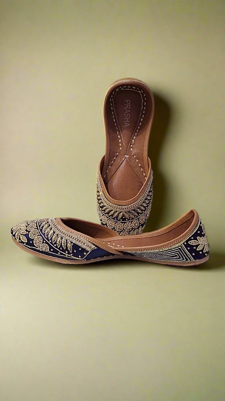 Women's blue and golden embroidered Jutti