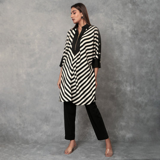 Diagonal striped kaftan