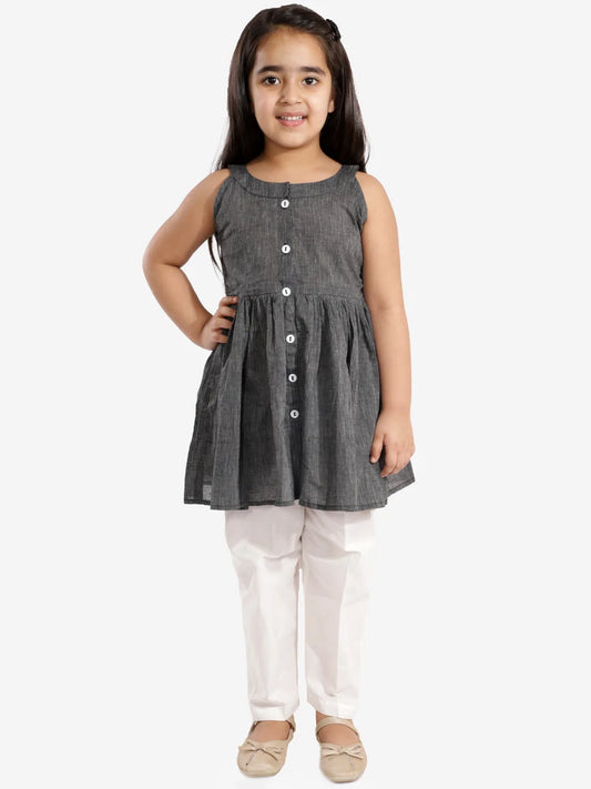 Girls Handloom Cotton Kurta And Straight Pant Set