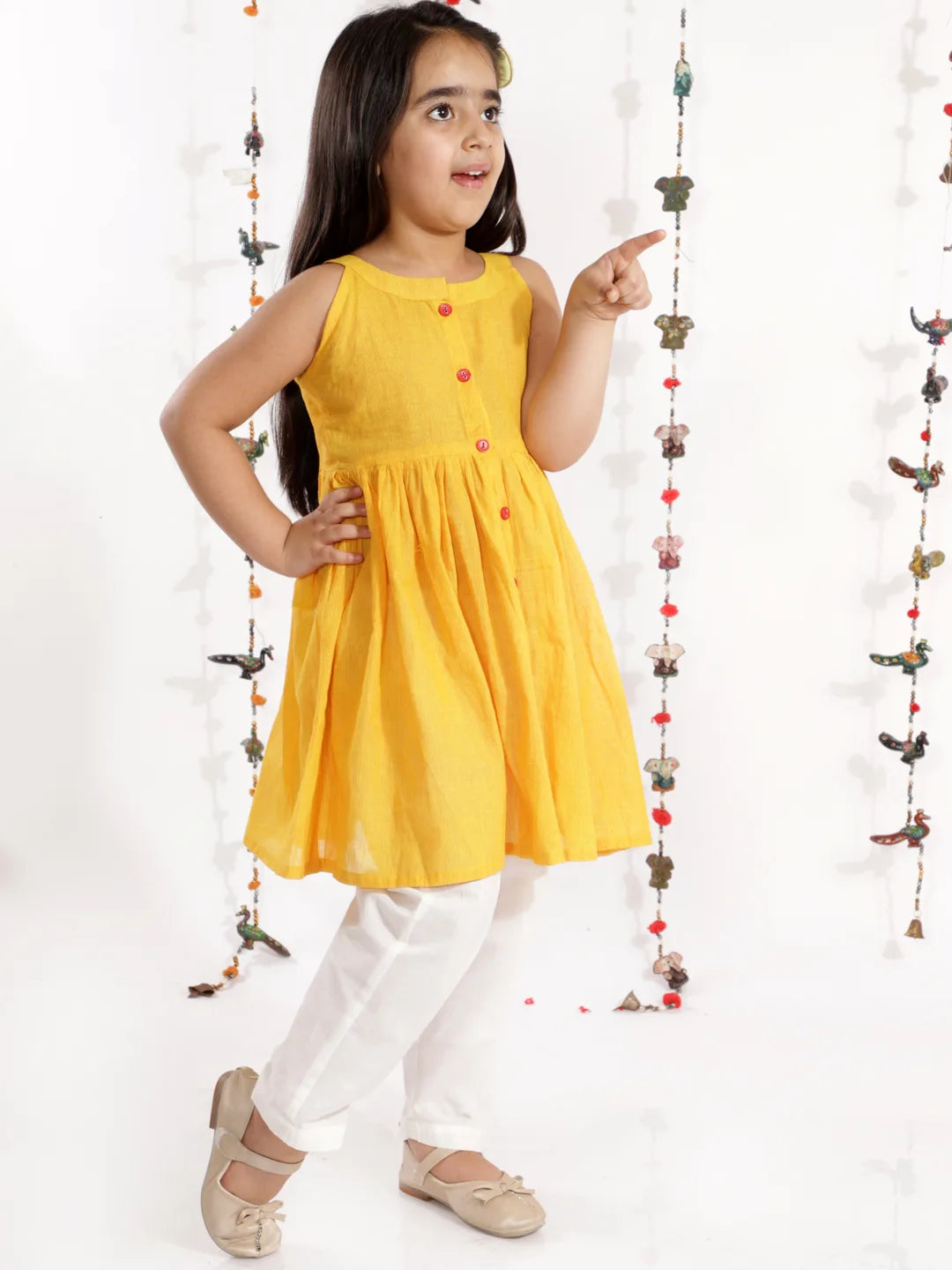 Girls Handloom Cotton Kurta And Straight Pant Set