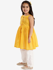 Girls Handloom Cotton Kurta And Straight Pant Set