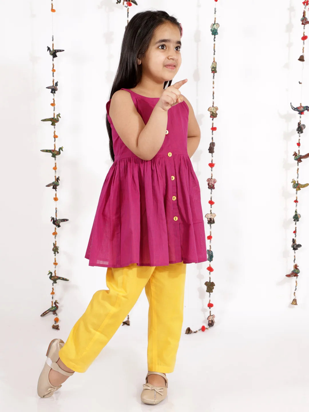 Girls Handloom Cotton Kurta And Straight Pant Set