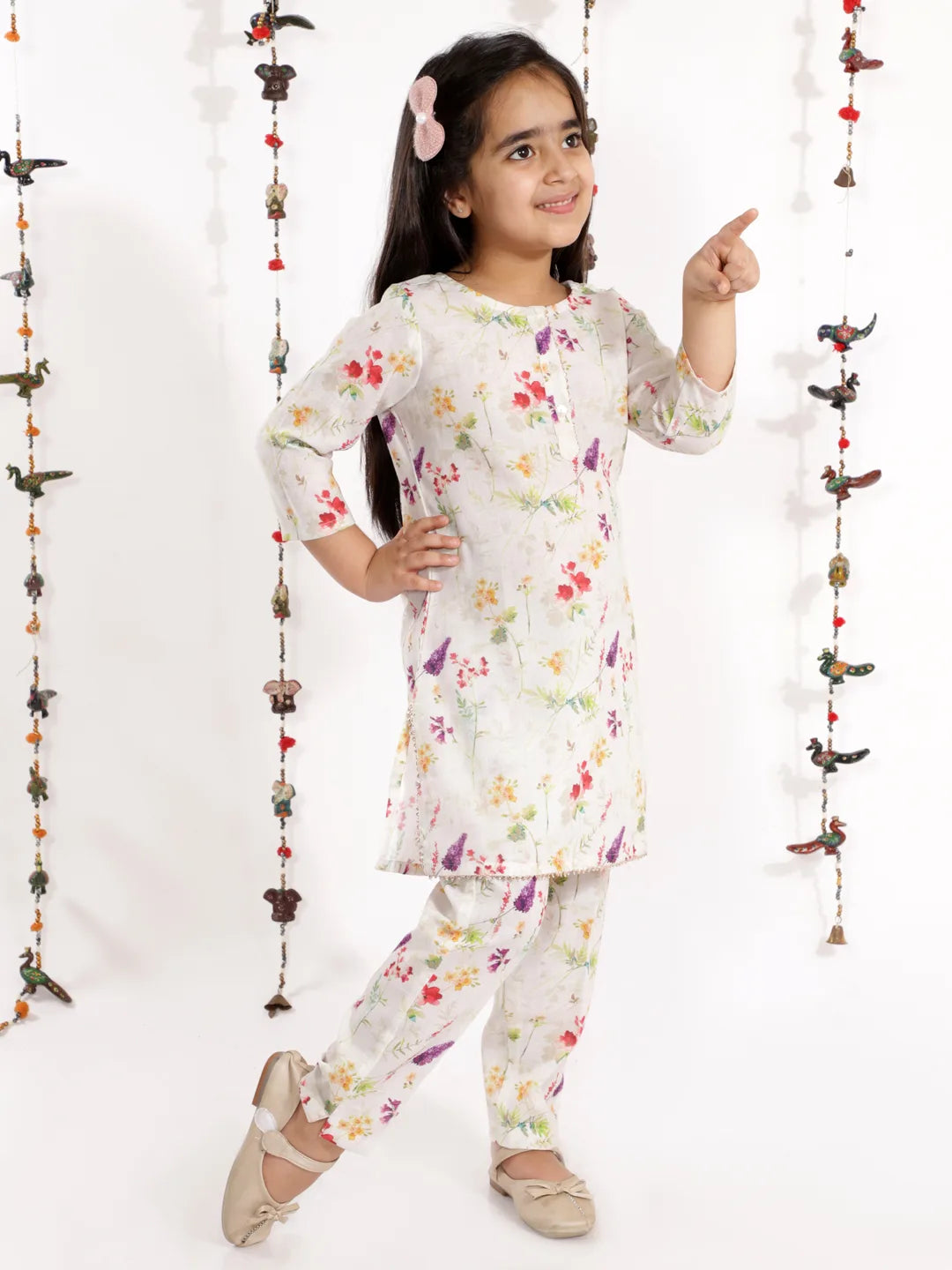 Girls Printed Floral Linen Kurta And Straight Pant Set