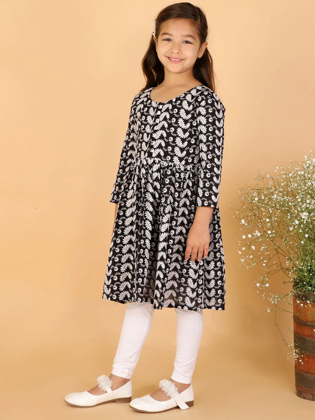 Girls Chikankari Cotton Kurta And Leggings Set