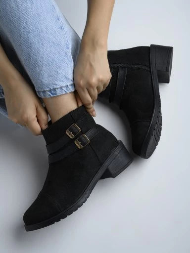 Women Black Solid Heeled Boots