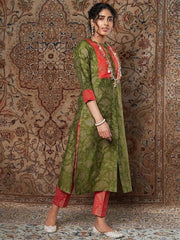 Shae by SASSAFRAS - Women Green Floral Yoke Design Kurta with Trouser