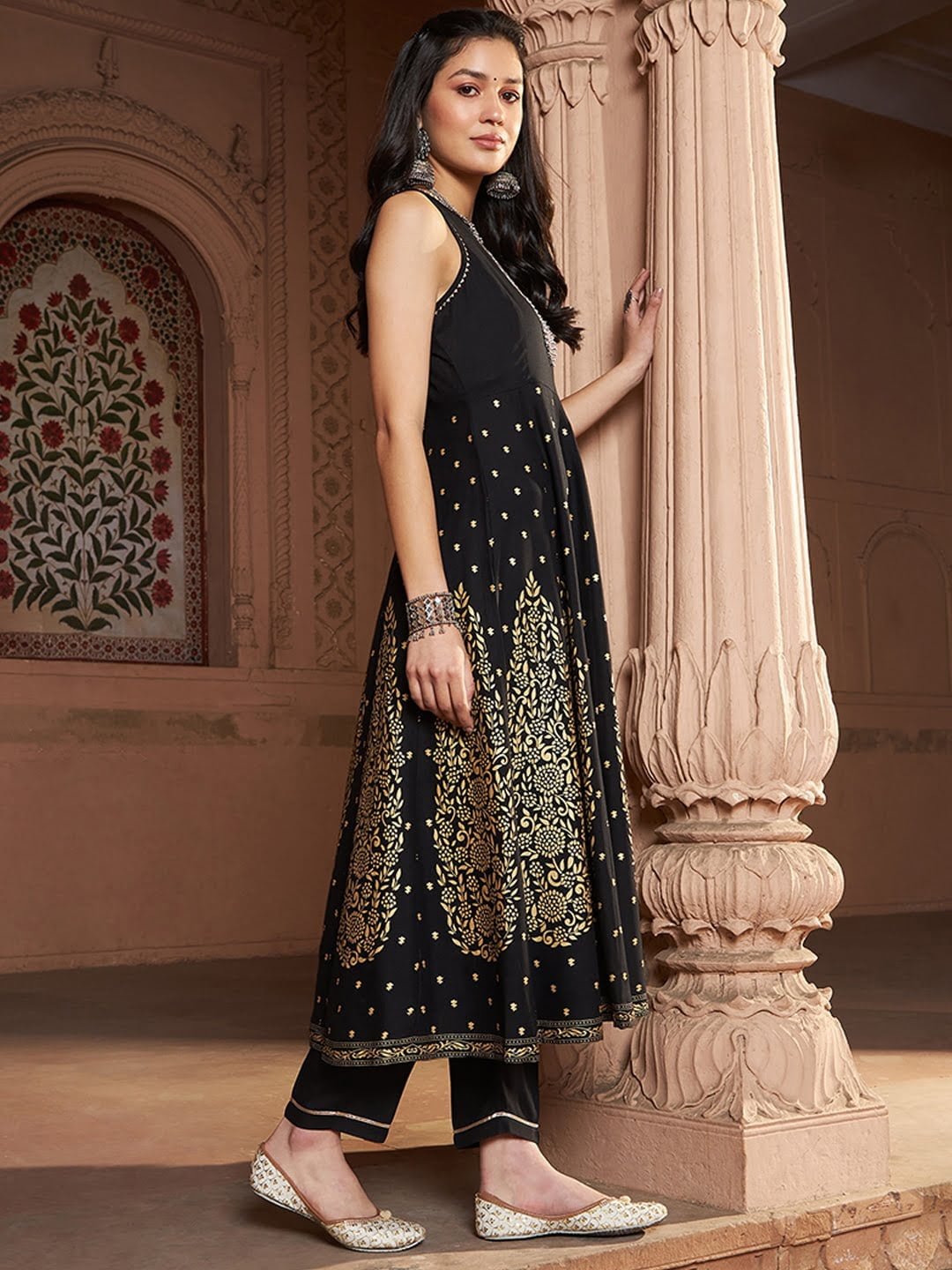 Women Black Floral Printed Anarkali Kurta with Trousers